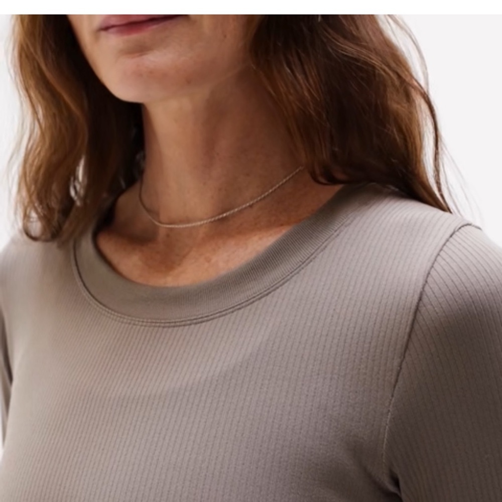 Athleta renew Seamless crew Top in mushroom